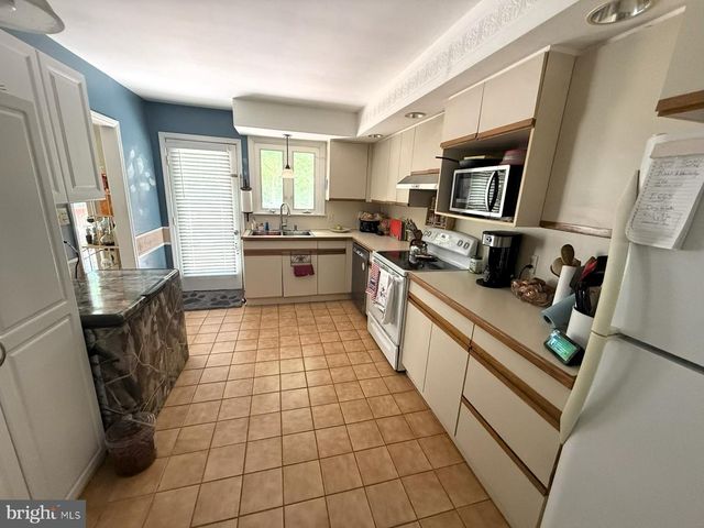 28 WORRAL CT, Newark, DE 19711
