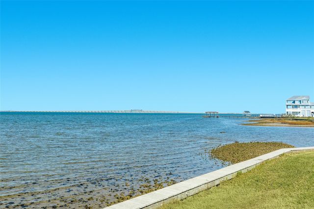 10903 White Ibis Way, Galveston, TX 77554