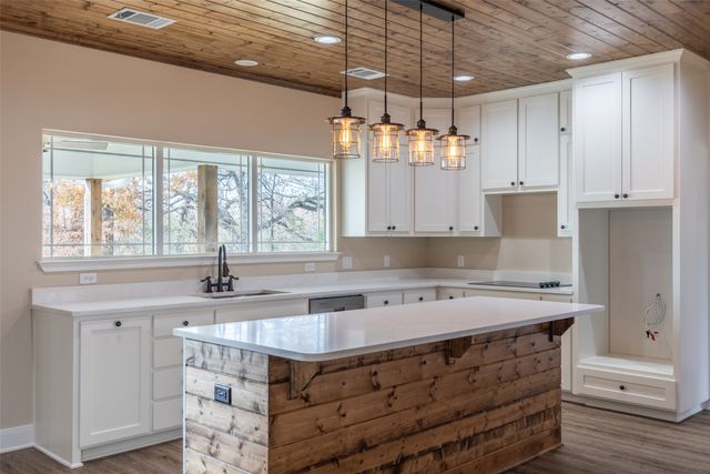 361 Private Road 7327, Emory, TX 75440