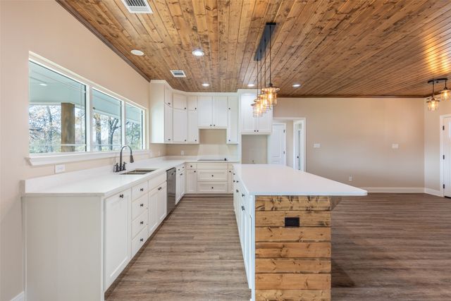 361 Private Road 7327, Emory, TX 75440