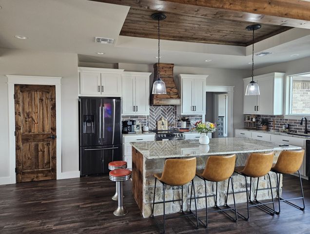 361 Private Road 7327, Emory, TX 75440