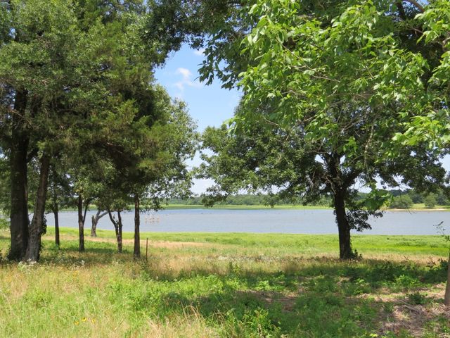 361 Private Road 7327, Emory, TX 75440