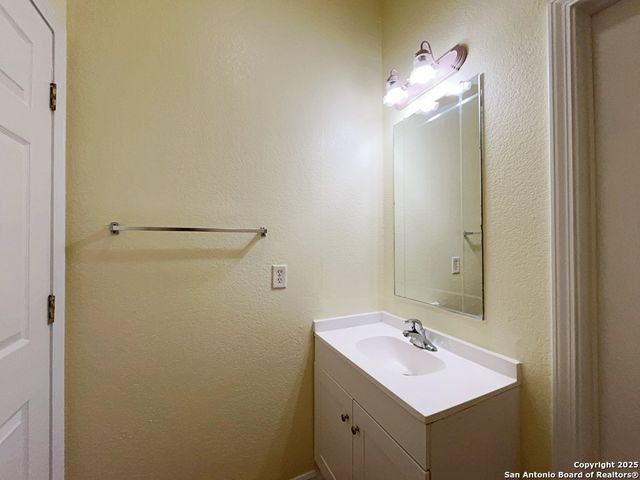9611 HILDEBRANDT RD, San Antonio, TX 78222