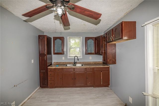 124 E 32nd Street, Lorain, OH 44055