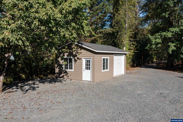 43083 Island Inn Dr, Lebanon, OR 97355