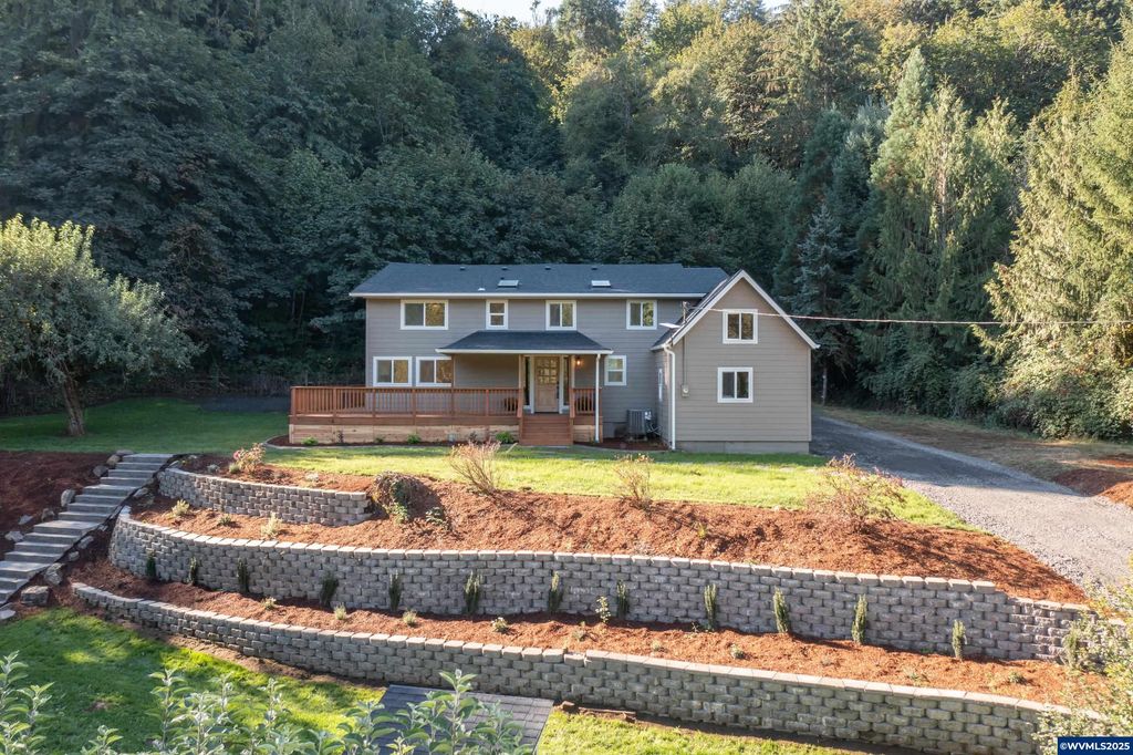 43083 Island Inn Dr, Lebanon, OR 97355