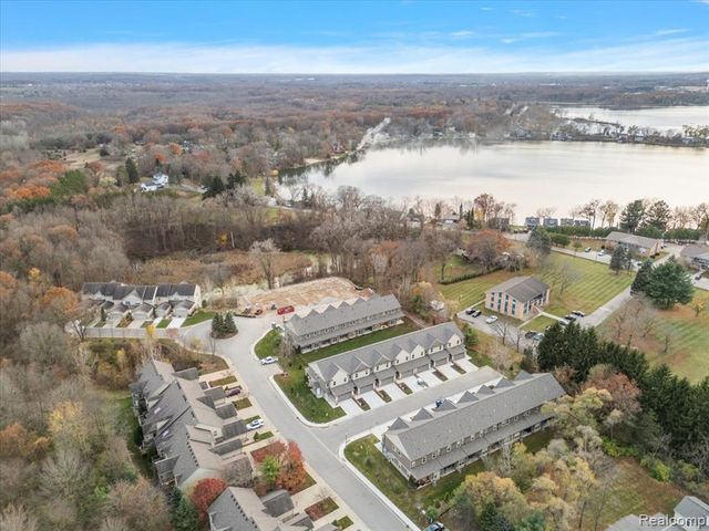 11386 Langfeld Spur, Brighton, MI 48116