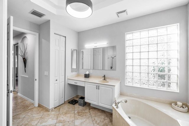 7880 New Holland Way, Boynton Beach, FL 33437