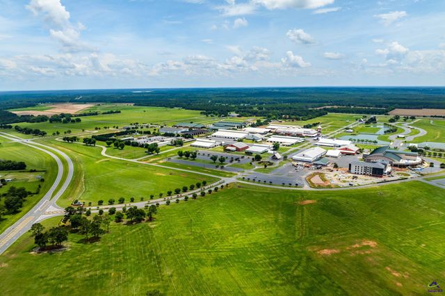 104 Scarecrow Lane, Perry, GA 31069