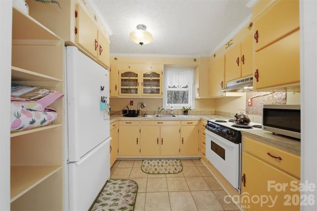 621 Wildlife Lake Road, Old Fort, NC 28762