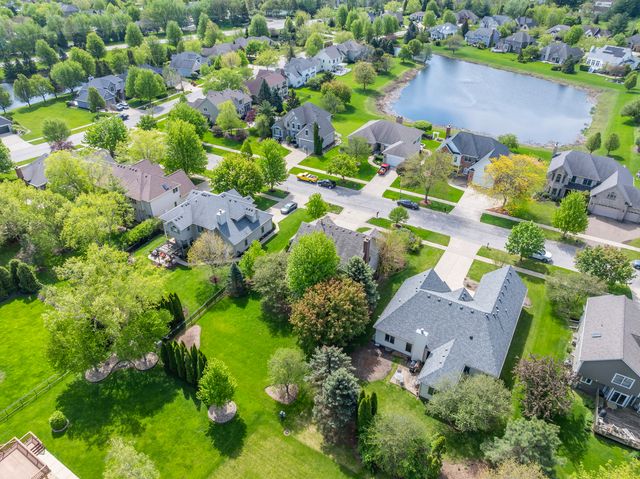 618 Birch Street, Sugar Grove, IL 60554