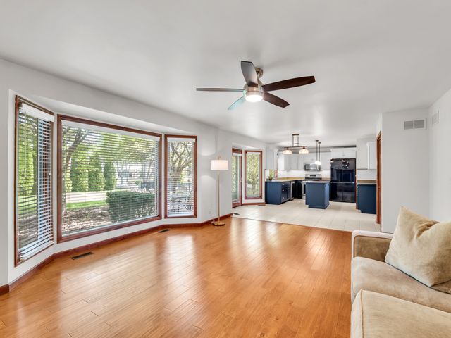 618 Birch Street, Sugar Grove, IL 60554