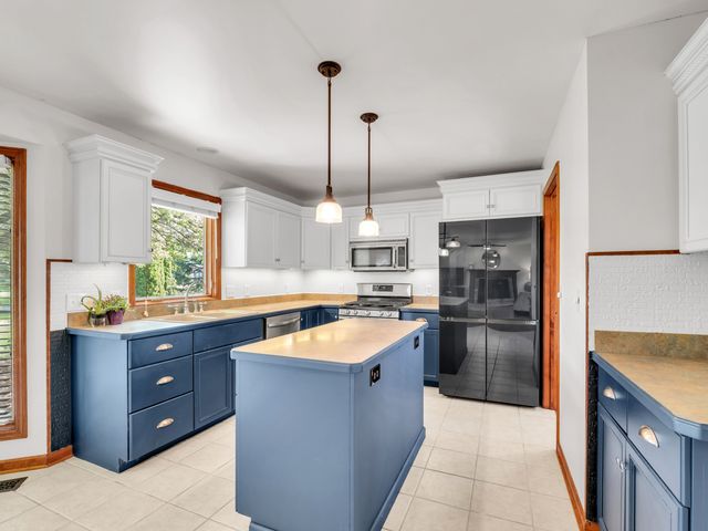 618 Birch Street, Sugar Grove, IL 60554