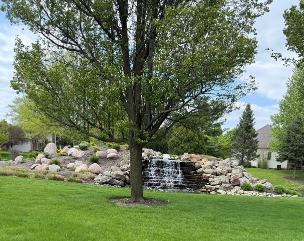 618 Birch Street, Sugar Grove, IL 60554