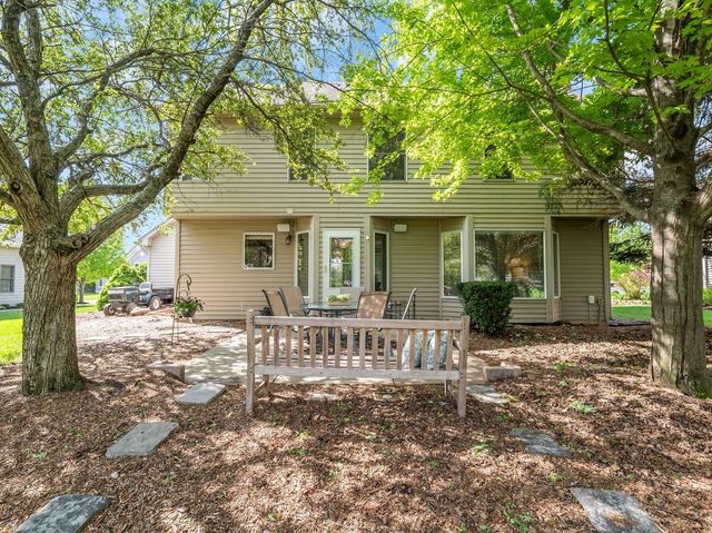 618 Birch Street, Sugar Grove, IL 60554