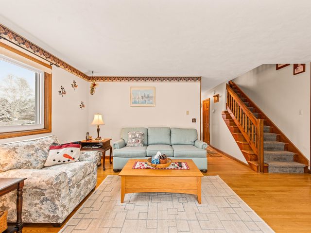 4 Mcquade Brook Road, Bedford, NH 03110