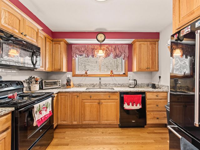 4 Mcquade Brook Road, Bedford, NH 03110