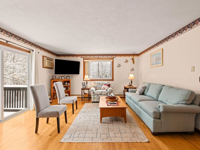 4 Mcquade Brook Road, Bedford, NH 03110