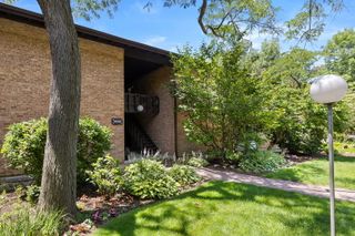 5535 E Lake Drive 2D, Lisle, IL 60532