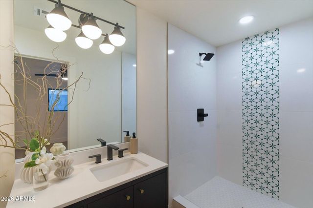 325 W LOMA Lane, Phoenix, AZ 85021