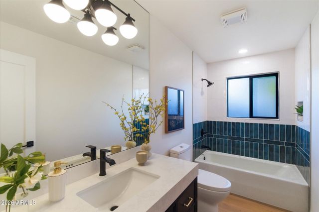 325 W LOMA Lane, Phoenix, AZ 85021