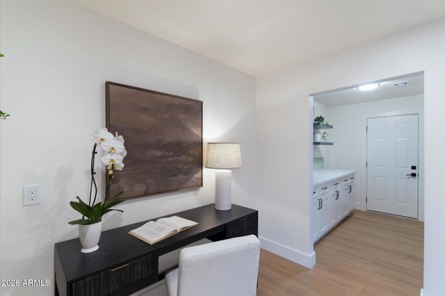 325 W LOMA Lane, Phoenix, AZ 85021