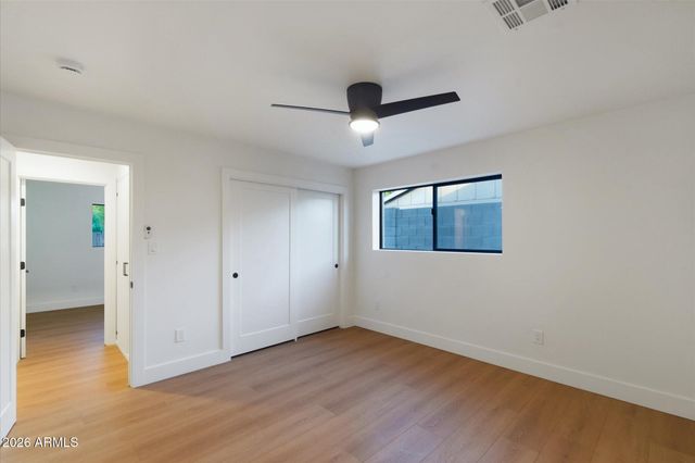 325 W LOMA Lane, Phoenix, AZ 85021