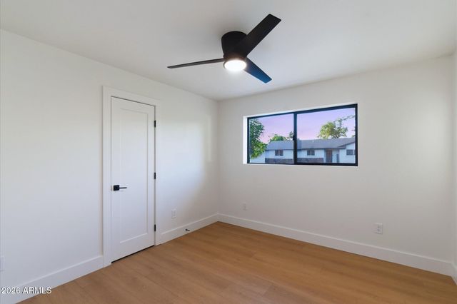 325 W LOMA Lane, Phoenix, AZ 85021