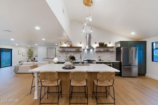 325 W LOMA Lane, Phoenix, AZ 85021