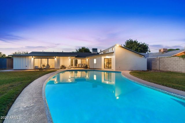 325 W LOMA Lane, Phoenix, AZ 85021