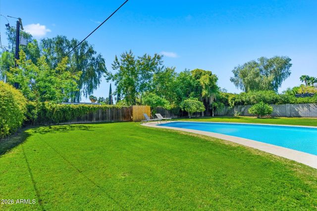 325 W LOMA Lane, Phoenix, AZ 85021