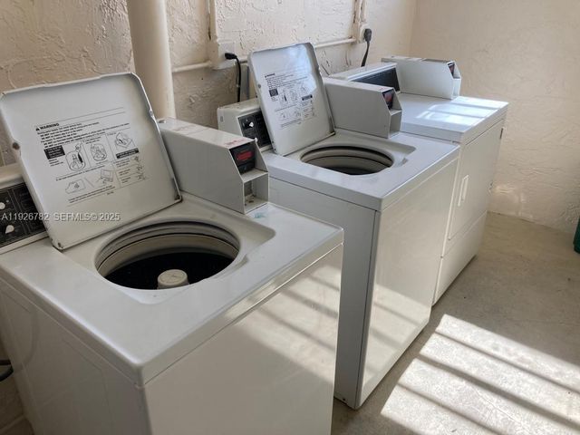 5050 NW 7th St 806, Miami, FL 33126