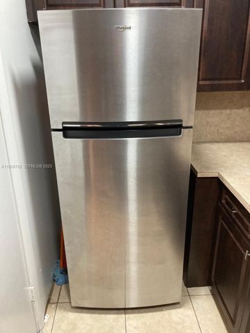 5050 NW 7th St 806, Miami, FL 33126