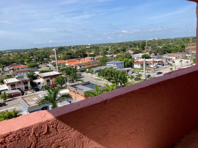 5050 NW 7th St 806, Miami, FL 33126