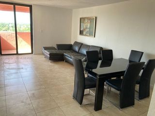 5050 NW 7th St 806, Miami, FL 33126