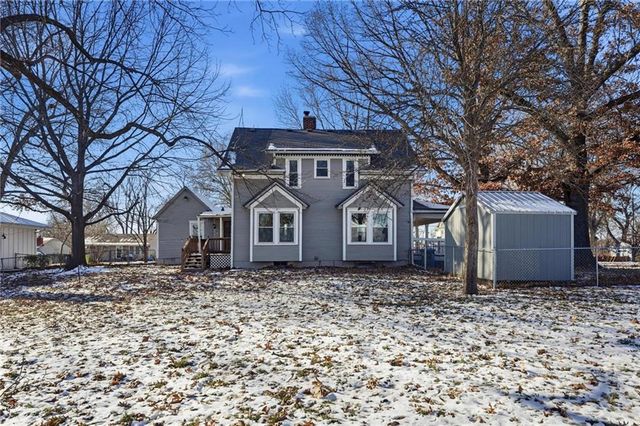 215 W Walnut Street, Belton, MO 64012