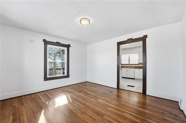 215 W Walnut Street, Belton, MO 64012