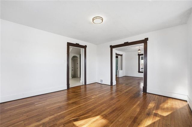 215 W Walnut Street, Belton, MO 64012