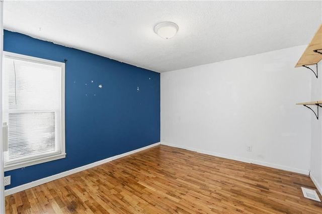 215 W Walnut Street, Belton, MO 64012