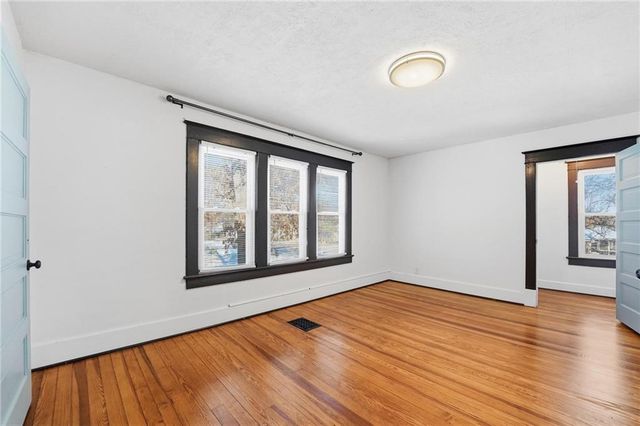 215 W Walnut Street, Belton, MO 64012