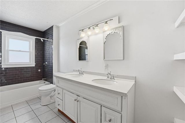 215 W Walnut Street, Belton, MO 64012