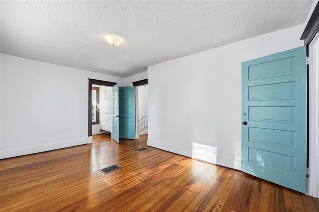 215 W Walnut Street, Belton, MO 64012