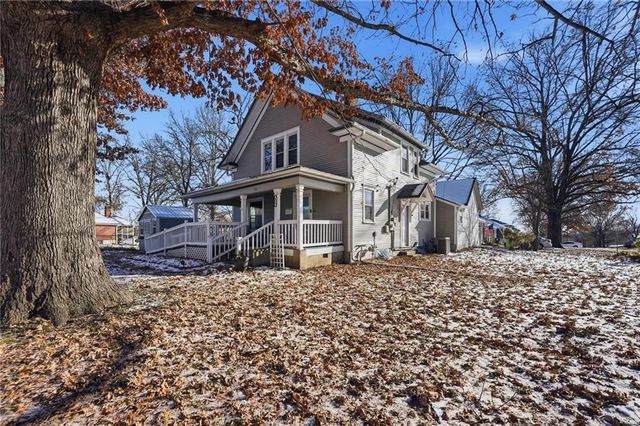 215 W Walnut Street, Belton, MO 64012