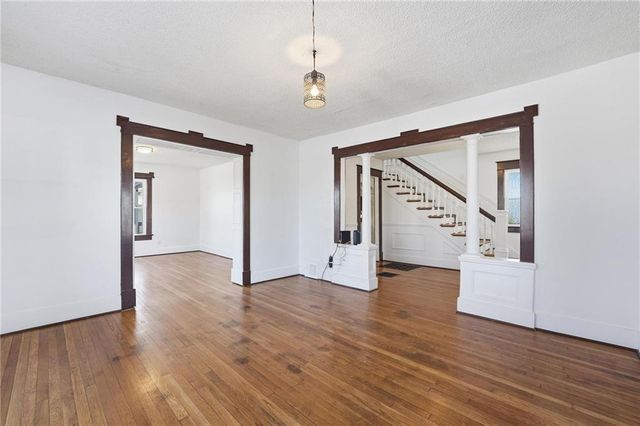 215 W Walnut Street, Belton, MO 64012