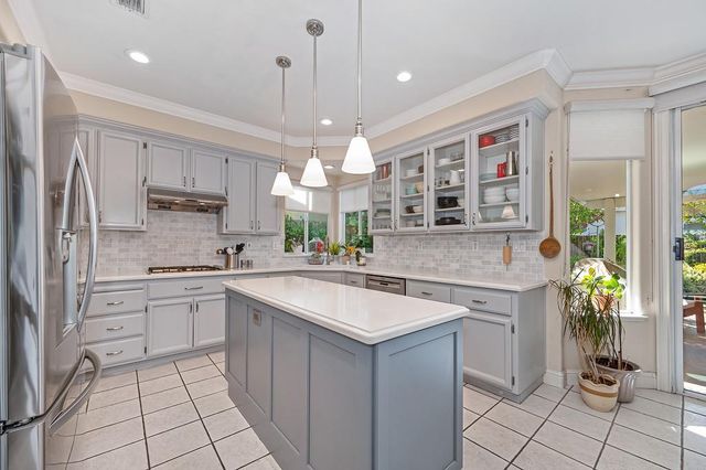 2371 Amber Falls Dr, Rocklin, CA 95765