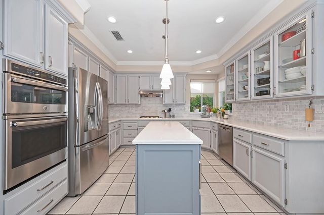 2371 Amber Falls Dr, Rocklin, CA 95765