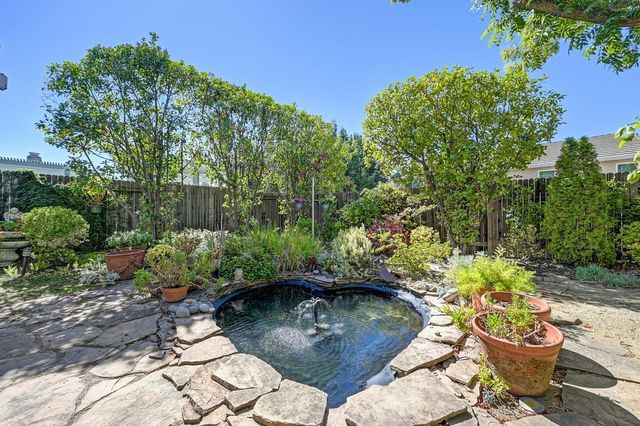 2371 Amber Falls Dr, Rocklin, CA 95765