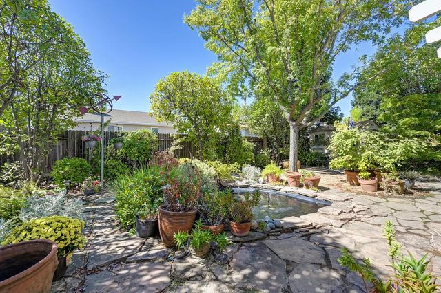 2371 Amber Falls Dr, Rocklin, CA 95765