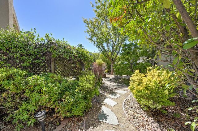 2371 Amber Falls Dr, Rocklin, CA 95765