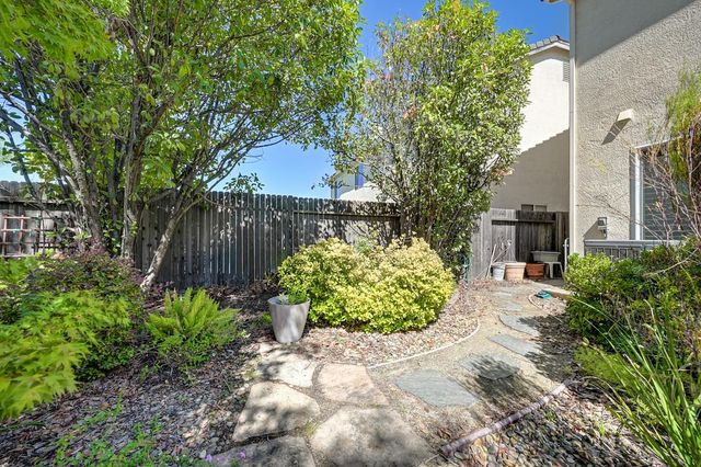 2371 Amber Falls Dr, Rocklin, CA 95765